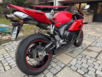 Honda CBR 1000 rr 2004 - 7