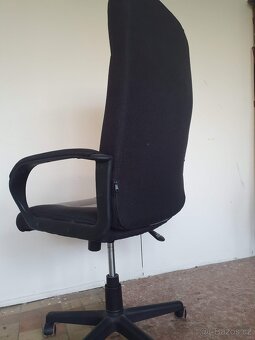 Černá kancelářská židle s polstrováním - 7