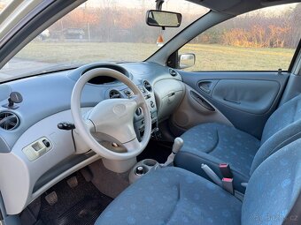 Toyota Yaris 1.0 2002 manual - 7
