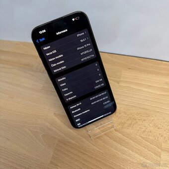 iPhone 15 Pro 256GB, černý, eSIM (12 měsíců záruka) - 7