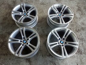 kola BMW M5 - 7