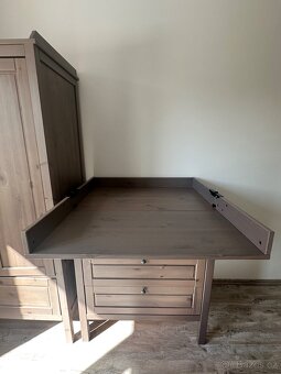 Skříň a přebalovací pult Ikea. - 7