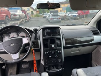 Dodge Grand Caravan SXT - 7