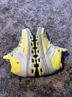 On Running, model Cloudtrax Waterproof. Velikost 38,5 - 7