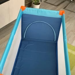 Petite&Mars Cestovní postýlka Koot, Modrá s letadlem - 7