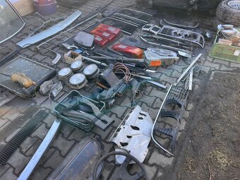 BMW E23 karoserie na kolech + díly - 7