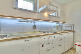 Pozemek s rodinným domem ke kompletní rekonstrukci jen pár m - 7