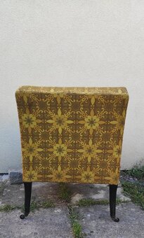 Divan, křeslo a stolek - 7