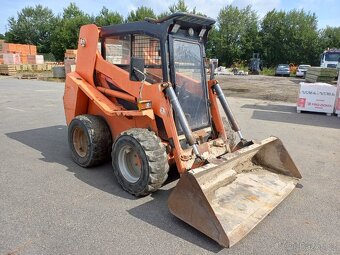 Locust L 903 smykový nakladač - 7