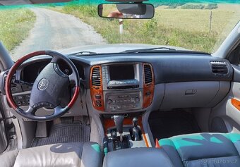 Toyota Land Cruiser - 7