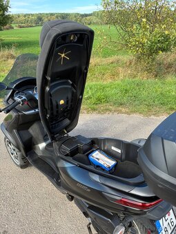 Prodám skútr PIAGGIO MP3 300 LT - 7