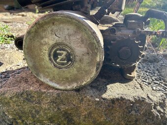 Cz 175 motor - 7