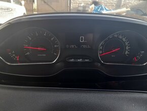 PEUGEOT 208 - 7