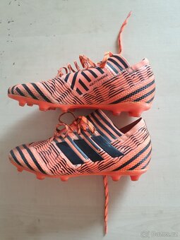 Juniorské turfy, lisovky a sálovky ADIDAS, chrániče NIKE - 7
