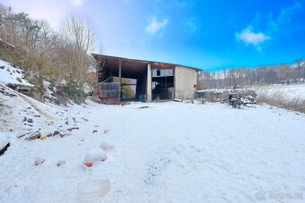 Rozmanitá usedlost s rozsáhlými pozemky 64 544 m² — Rochov u - 7