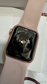 Apple Watch SE - 40 mm Rose Gold - 7