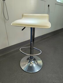 Nove 2ks barove stolicky svetle kremove barvy v baleni 2ks - 7