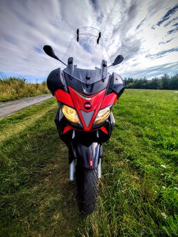 Aprilia SR Max 300 - 7