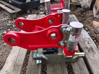 Naklápěcí rychloupínák pro 2-3t bagr - 7