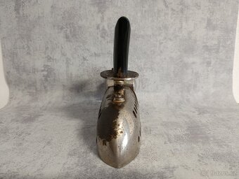 Velmi stará menší lihová žehlička OMEGA do sbírky, k dekorac - 7