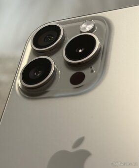 iPhone 15 Pro - 256 GB - 7