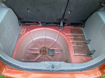 Prodám Mazda 2 na náhradní díly, stk do 4/26 - 7