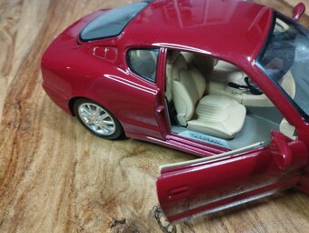 Maseratti 3000 GT 1/18 Bburago - 7