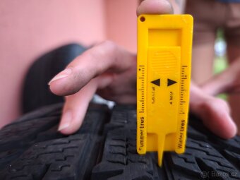 Alu kola 5x114,3 s pneu 215/70/R16 - zimní - 7