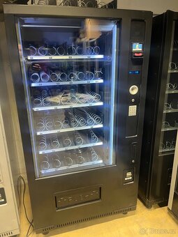 Prodam prodejni automat Vendo Sanden - 7