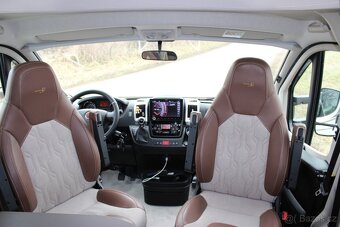 BURSTNER IXEO 710 - 7