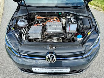 Volkswagen e-Golf, 32kWh,SoH 89%,CCS,NAVI, s DPH 349 000,- - 7
