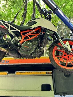 KTM Duke 390 (2018) - poškodená, vhodná na opravu / diely - 7
