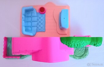 Domeček + sada 6-ti figurek pejsků - 7