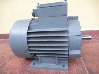 NEPOUŽITÝ patkový elektromotor s přírubou 380V.0,75kw-2870ot - 7