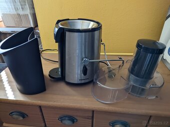 Elektrický odšťavňovač kuchyňský robot - 7