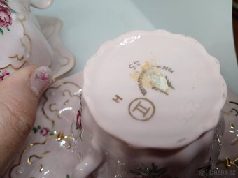 Krásný růžový porcelán-set hrnky, podšálky - 7