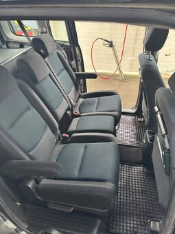 Prodám Mazda 5 benzín 7 míst - 7