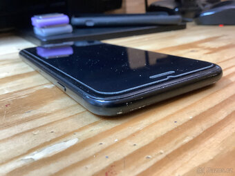Rok používaný Apple iPhone SE (2022) 64GB černý, 87% baterie - 7