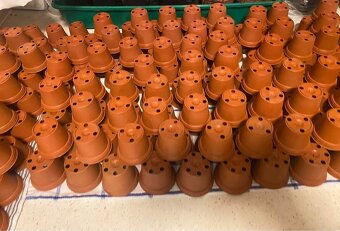 Plastové kulaté i hranaté kvetinacky TEKU-TERA - 7