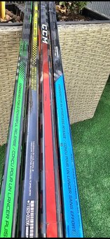 Profi hokejky Bauer a CCM – karbonové hole, 4 ks - 7