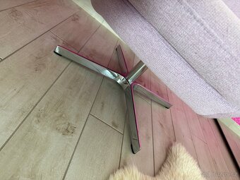 Fialové křeslo, ušák - 7