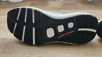Under Armour UA...Unisexové boty
N - 7