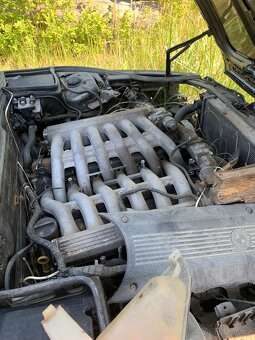 BMW E32 750i díly - 7