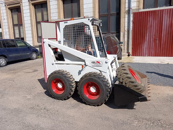 BOBCAT 825 smykový nakladač - 7