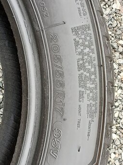 Zánovní letní pneu Bridgestone 205/55/17 8mm - 7