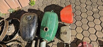 Kola nádrž výfuk blatník Jawa ČZ - 7