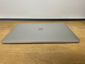 Apple MacBook PRO 15" A1707 - ZÁNOVNÍ - 7