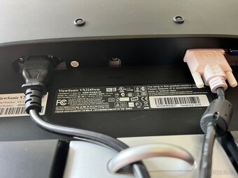 LCD MONITOR - 7