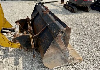 KLOUBOVÝ NAKLADAČ KOMATSU WA 75 - 7