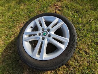 originál ALU disky Škoda + pneu letní 205/45 R16 - 7